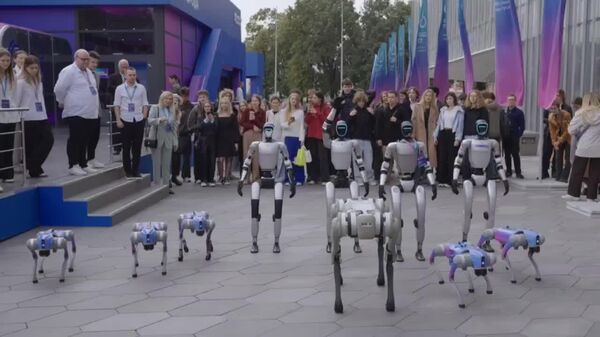 #viral | Humanoid Robots Walking Their Dogs Downtown - Sputnik Africa