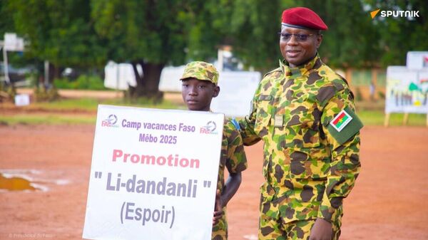 Au Burkina, le Camp de vacances Faso Mêbo prend fin, mais le patriotisme, lui, ne prend jamais fin Au Burkina, le Camp de vacances Faso Mêbo prend fin, mais le patriotisme, lui, ne prend jamais fin - Sputnik Afrique