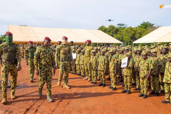 Au Burkina, le Camp de vacances Faso Mêbo prend fin, mais le patriotisme, lui, ne prend jamais fin - Sputnik Afrique