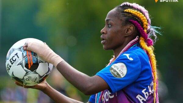 Putin Grants Russian Citizenship to Cameroonian Footballer Gabrielle Onguéné - Sputnik Africa