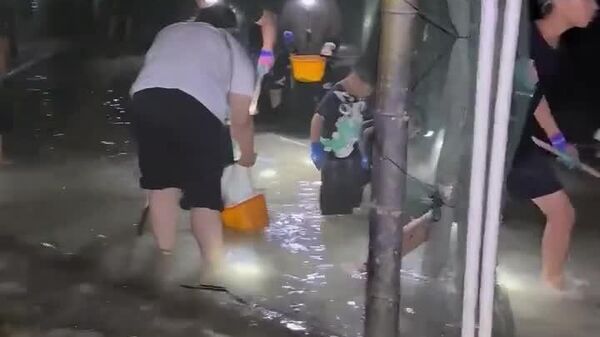 #viral | When the Storm Brings Dinner: Typhoon Ragasa Floods Streets—With Fish - Sputnik Africa