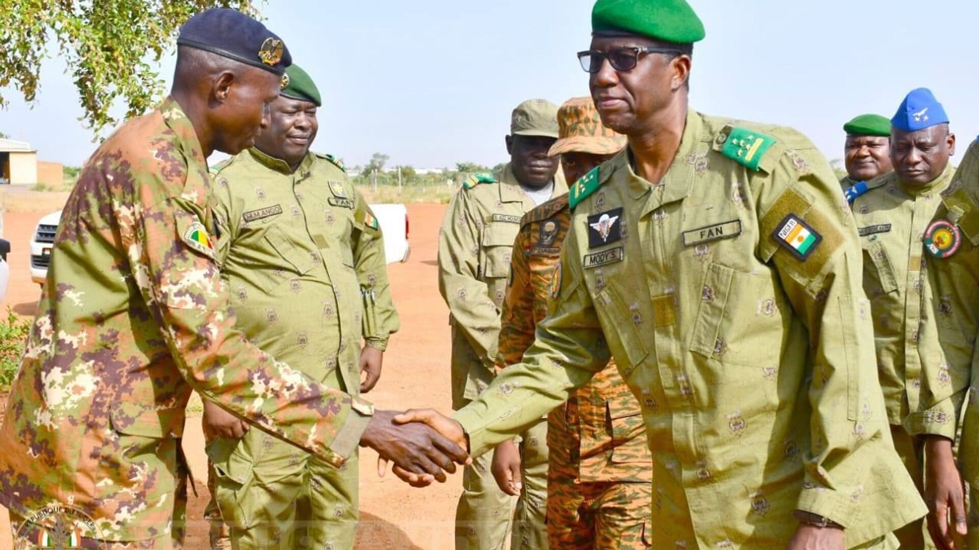 Le ministre nigérien de la Défense salue la Force Unifiée de l'AES Le ministre nigérien de la Défense salue la Force Unifiée de l'AES - Sputnik Afrique, 1920, 25.09.2025