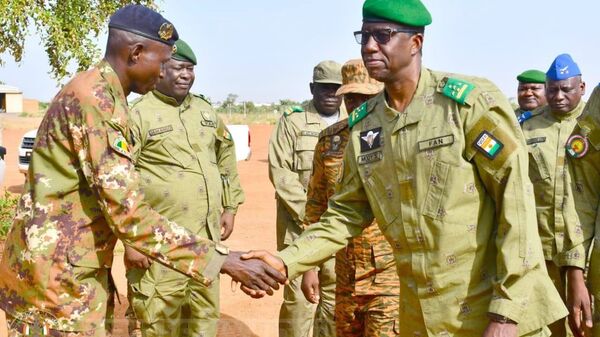 Le ministre nigérien de la Défense salue la Force Unifiée de l'AES - Sputnik Afrique