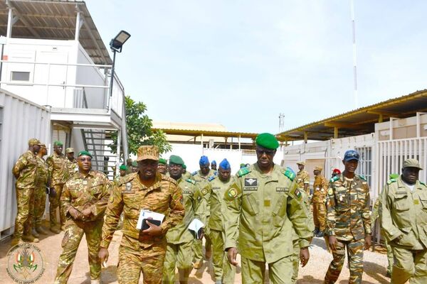 Le ministre nigérien de la Défense salue la Force Unifiée de l'AES Le ministre nigérien de la Défense salue la Force Unifiée de l'AES - Sputnik Afrique