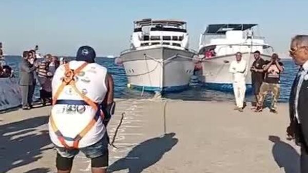 Egyptian Sets Record by Pulling 700-Tonne Ship with His Teeth - Sputnik Africa