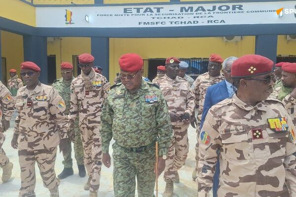 Bangui et N'Djamena joignent leurs efforts face à des défis sécuritaires de plus en plus complexes Bangui et N'Djamena joignent leurs efforts face à des défis sécuritaires de plus en plus complexes - Sputnik Afrique
