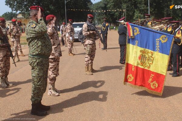 Bangui et N'Djamena joignent leurs efforts face à des défis sécuritaires de plus en plus complexes Bangui et N'Djamena joignent leurs efforts face à des défis sécuritaires de plus en plus complexes - Sputnik Afrique
