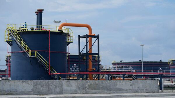 Nigerian Dangote Refinery Resumes Selling Petrol in Naira Following Earlier Supply Issues - Sputnik Africa