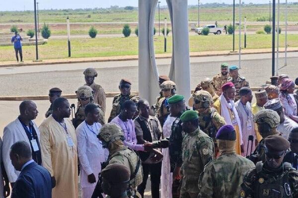 First Images of Nigerien President’s Arrival in Mali - Sputnik Africa