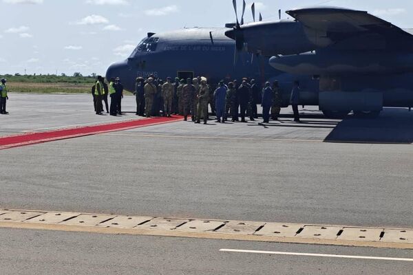 First Images of Nigerien President’s Arrival in Mali - Sputnik Africa