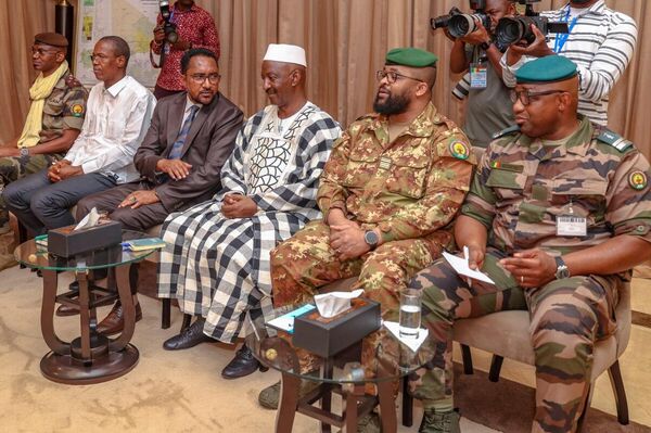 La présidence malienne publie des images de l'entretien en tête-à-tête entre Abdourahamane Tiani et Assimi Goïta - Sputnik Afrique