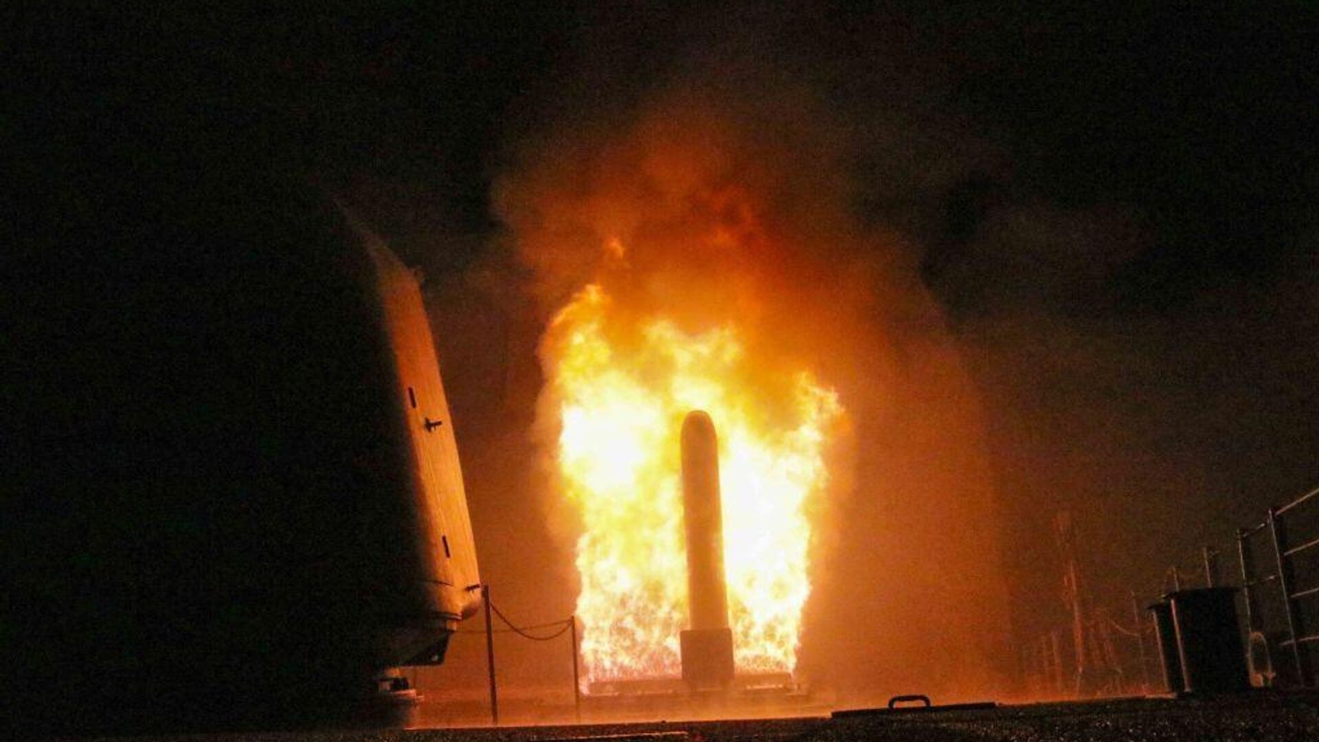 The guided-missile cruiser USS Monterey (CG 61) fires a Tomahawk land attack missile April 13, 2018. Monterey is deployed to the US 5th Fleet area of operations in support of maritime security operations to reassure allies and partners and preserve the freedom of navigation and the free flow of commerce in the region. The guided-missile cruiser USS Monterey (CG 61) fires a Tomahawk land attack missile April 13, 2018. Monterey is deployed to the US 5th Fleet area of operations in support of maritime security operations to reassure allies and partners and preserve the freedom of navigation and the free flow of commerce in the region. - Sputnik Africa, 1920, 04.10.2025