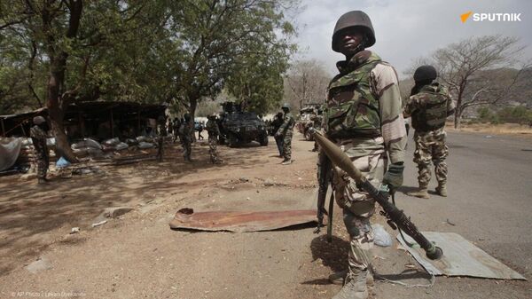 Les forces armées nigérianes capturent 450 terroristes et libèrent 180 otages en un mois - Sputnik Afrique