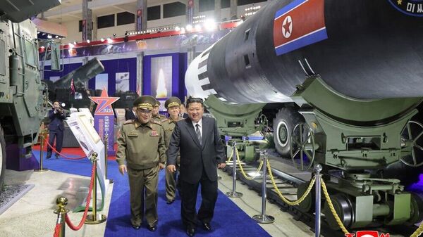 North Korea’s Leader Kim Jong-un Inspects Next-Gen AI-Enhanced Weapons at Defense Development Exhibition - Sputnik Africa