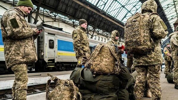Draft-age men arm up to resist Ukraine’s draft squads - Sputnik Africa