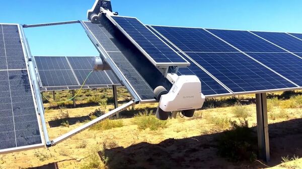 #viral | Clean Energy for Clean Panels: Watch Robot Polish Solar Panels in China - Sputnik Africa