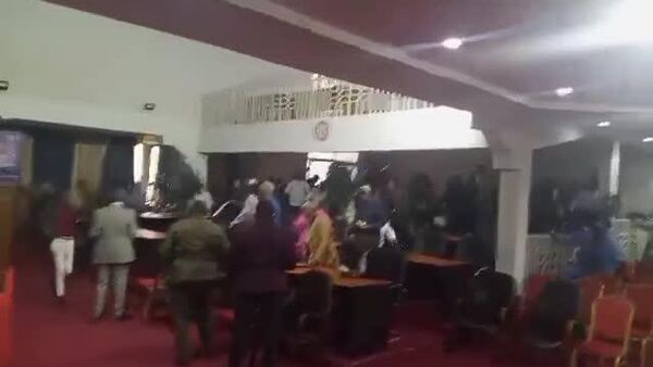 ▶ En RDC, farouche bagarre ce 6 octobre à l’Assemblée provinciale du Kongo-Central - Sputnik Afrique