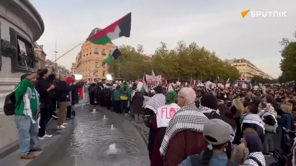 Gaza, Paris est avec toi: des Français exigent un cessez-le-feu dans l'enclave palestinienne - Sputnik Afrique