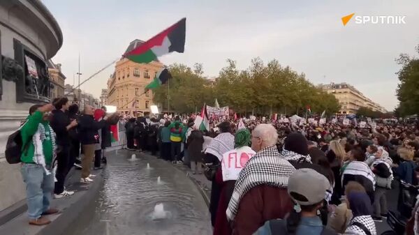 Gaza, Paris est avec toi: des Français exigent un cessez-le-feu dans l'enclave palestinienne - Sputnik Afrique