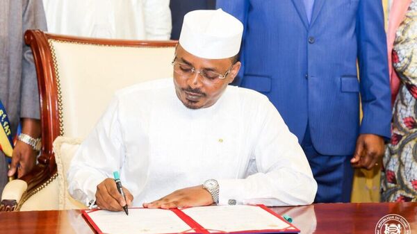 Tchad: Mahamat Idriss Déby promulgue la Constitution révisée - Sputnik Afrique