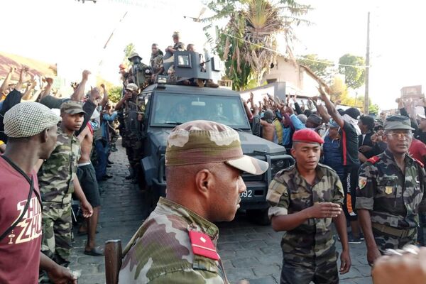 À Madagascar, un contingent militaire appelle à refuser les ordres de tirer sur les manifestants - Sputnik Afrique
