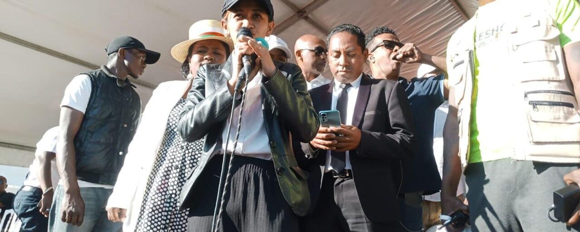 ULTIMATUM À MADAGASCAR: 48 heures pour la destitution du Président - Sputnik Afrique, 1920, 12.10.2025