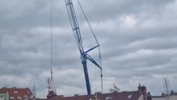 Acrobaties blindées: Un char survolant la ville vers son musée - Sputnik Afrique