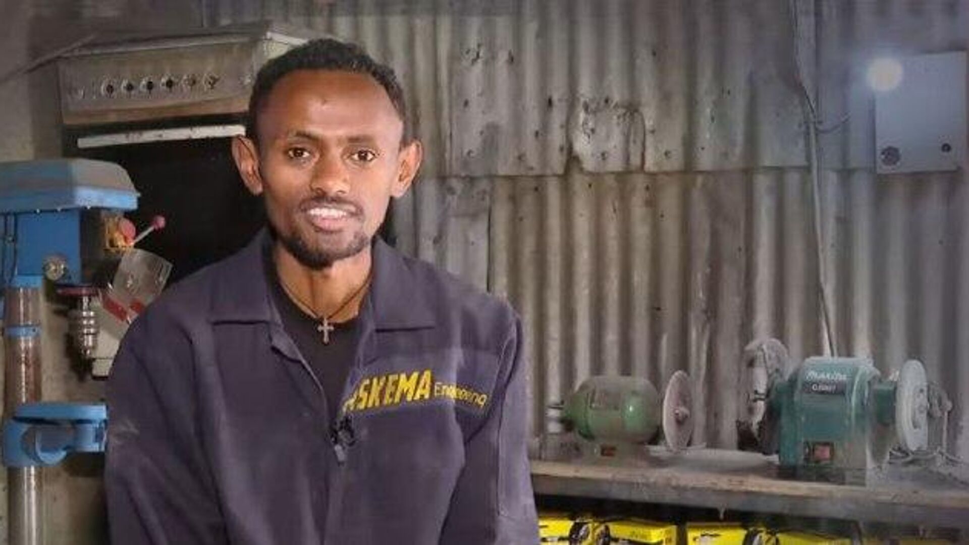 Turning Waste Into Motion: Ethiopian Engineer Reinvents Car Brakes From Cattle Bones Turning Waste Into Motion: Ethiopian Engineer Reinvents Car Brakes From Cattle Bones - Sputnik Africa, 1920, 13.10.2025