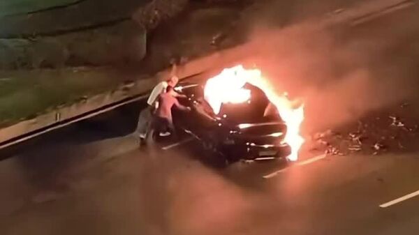 ▶ Une Xiaomi SU7 prend feu en Chine et bloque son conducteur à l'intérieur - Sputnik Afrique