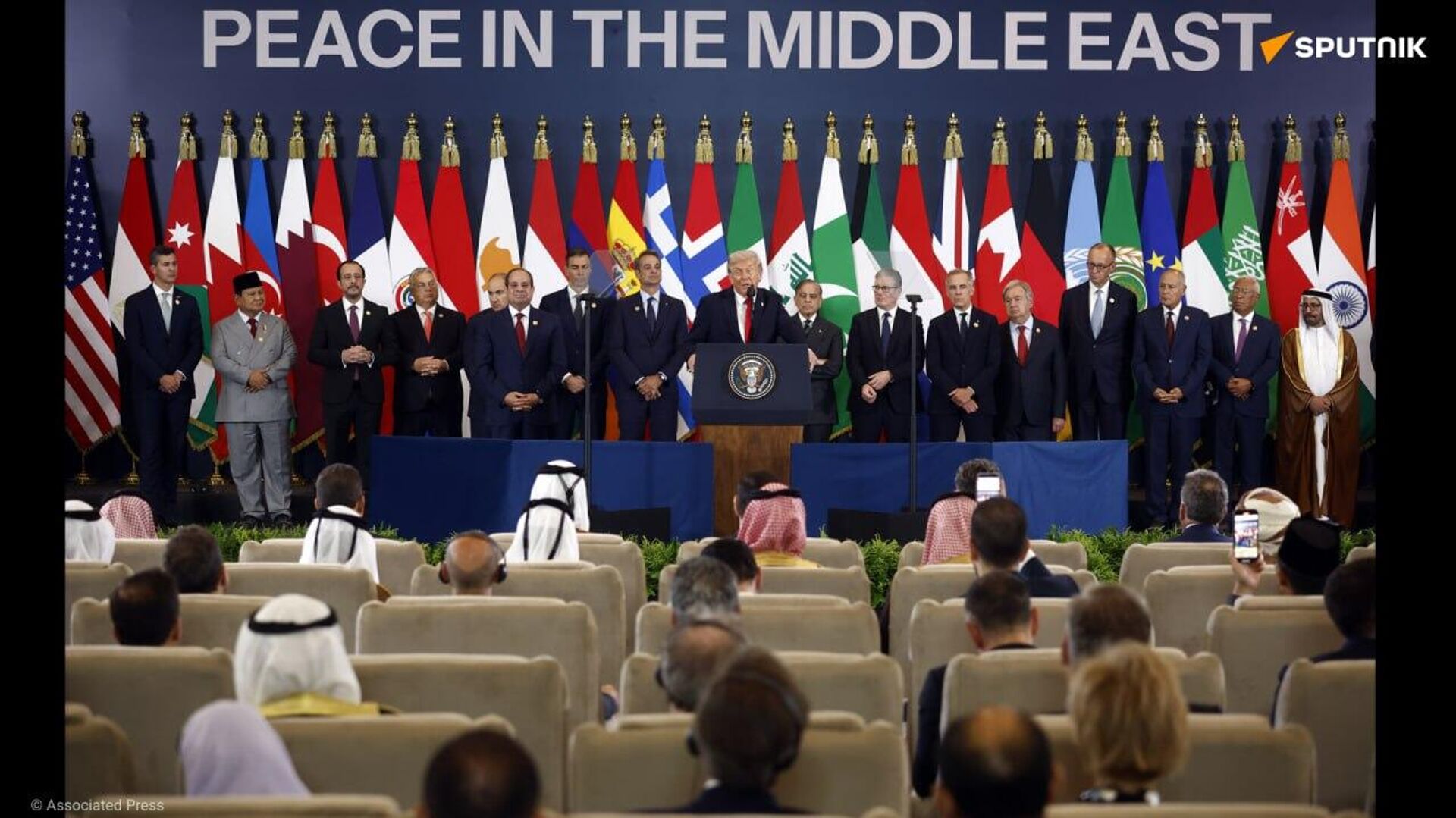 Le sommet de Charm el-Cheikh vient tout simplement de sauver la peau de Netanyahou – expert algérien Le sommet de Charm el-Cheikh vient tout simplement de sauver la peau de Netanyahou – expert algérien - Sputnik Afrique, 1920, 14.10.2025