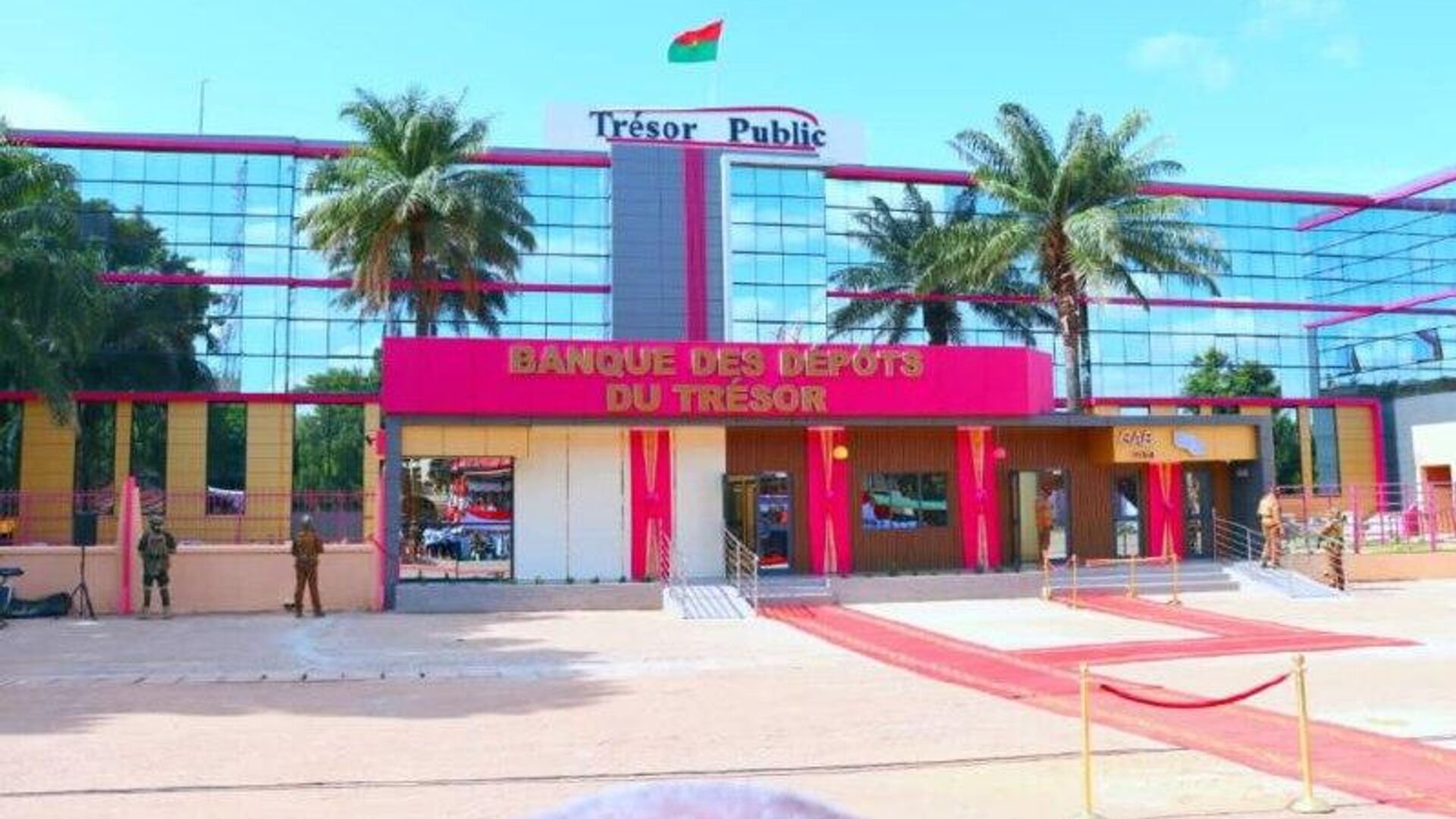 Burkina Faso: les ONG devront ouvrir leurs comptes à la Banque des Dépôts du Trésor Burkina Faso: les ONG devront ouvrir leurs comptes à la Banque des Dépôts du Trésor - Sputnik Afrique, 1920, 17.10.2025