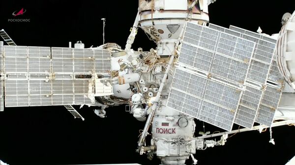 Les cosmonautes russes ont effectué leur première sortie dans l'espace en 2025 pour installer du matériel scientifique - Sputnik Afrique