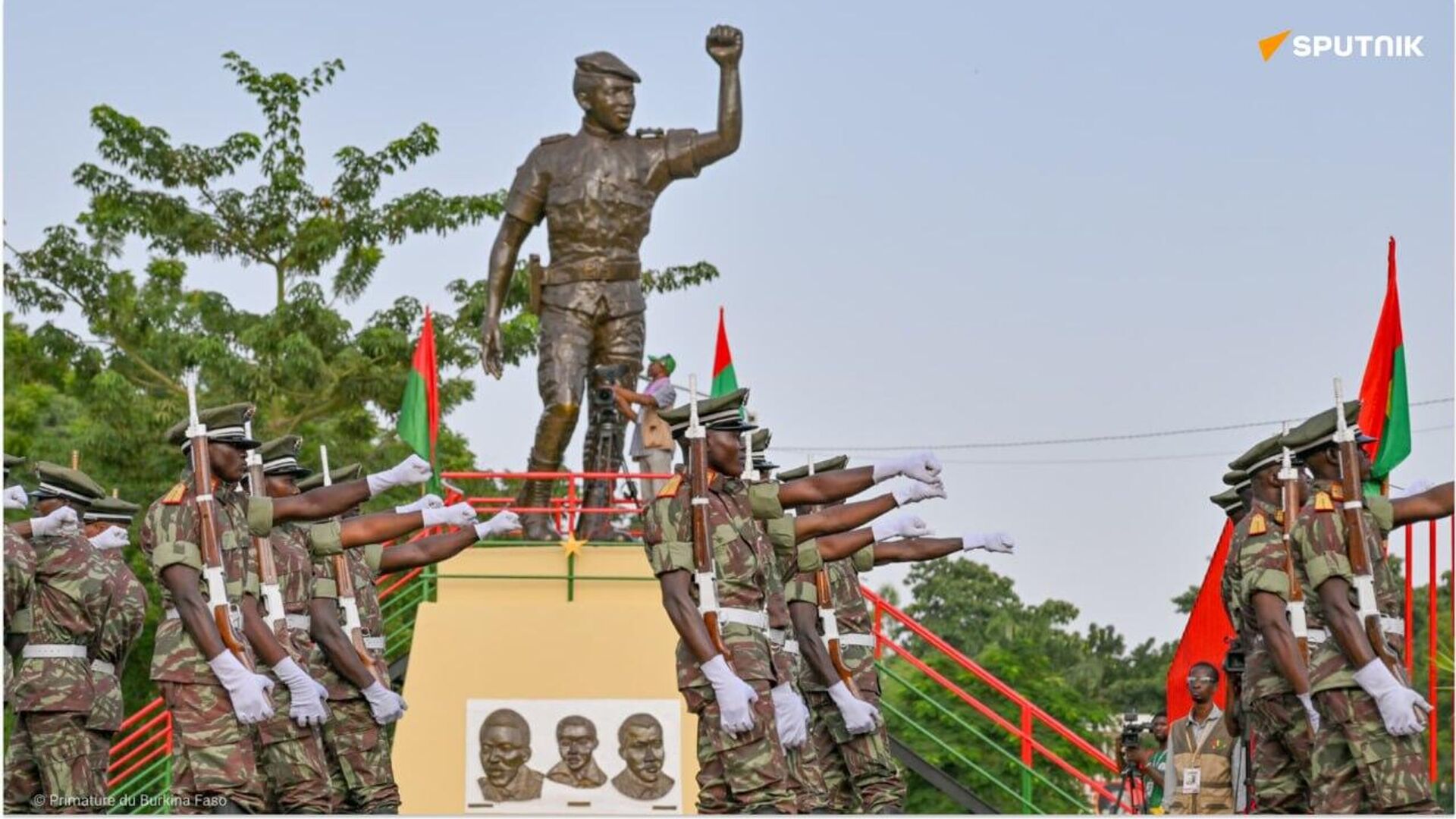 Ma brique pour Sankara: un élan mondial pour honorer le héros africain Ma brique pour Sankara: un élan mondial pour honorer le héros africain - Sputnik Afrique, 1920, 18.10.2025