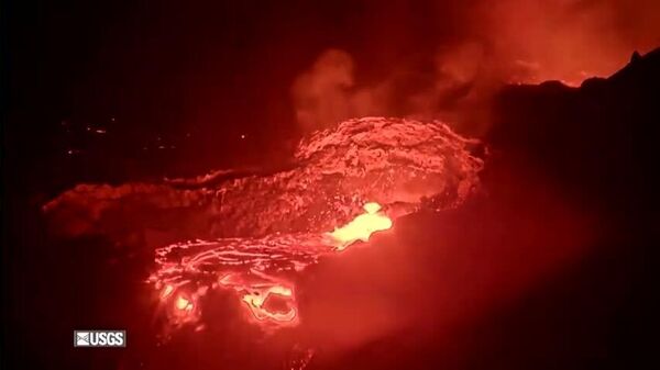 Le Kīlauea se réveille en fanfare: la lave danse à 400 mètres de hauteur - Sputnik Afrique