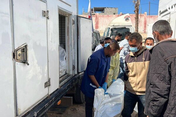 Gaza annonce avoir reçu 135 corps de Palestiniens remis par Israël Gaza annonce avoir reçu 135 corps de Palestiniens remis par Israël - Sputnik Afrique