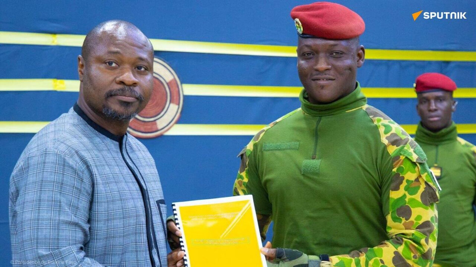 Dans l’ordre mondial aujourd’hui, il n’y a que deux camps et chacun devra choisir: Ibrahim Traoré échange avec des panafricanistes Dans l’ordre mondial aujourd’hui, il n’y a que deux camps et chacun devra choisir: Ibrahim Traoré échange avec des panafricanistes - Sputnik Afrique, 1920, 18.10.2025