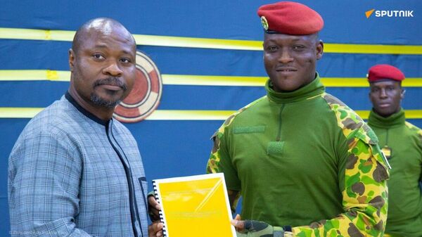 Dans l’ordre mondial aujourd’hui, il n’y a que deux camps et chacun devra choisir: Ibrahim Traoré échange avec des panafricanistes - Sputnik Afrique