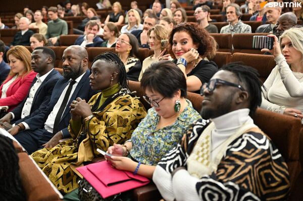 La coproduction Afrique-Russie est une occasion extraordinaire, selon une cinéaste La coproduction Afrique-Russie est une occasion extraordinaire, selon une cinéaste - Sputnik Afrique