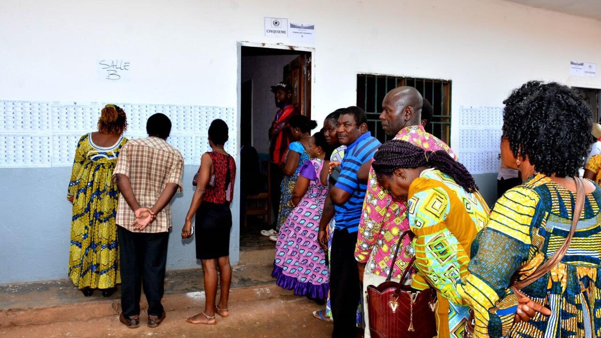 Cameroon's Presidential Elections: Candidate's Representative Abandons Vote Counting Commission Citing Implausible Turnout Figures Cameroon's Presidential Elections: Candidate's Representative Abandons Vote Counting Commission Citing Implausible Turnout Figures - Sputnik Africa, 1920, 19.10.2025