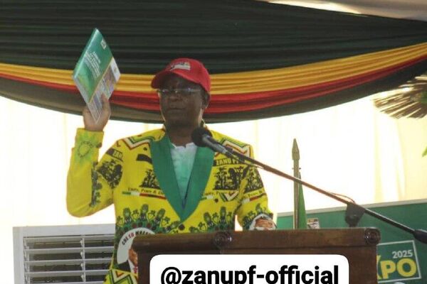 Le parti au pouvoir zimbabwéen propose de prolonger le mandat du Président Mnangagwa jusqu'en 2030 - Sputnik Afrique