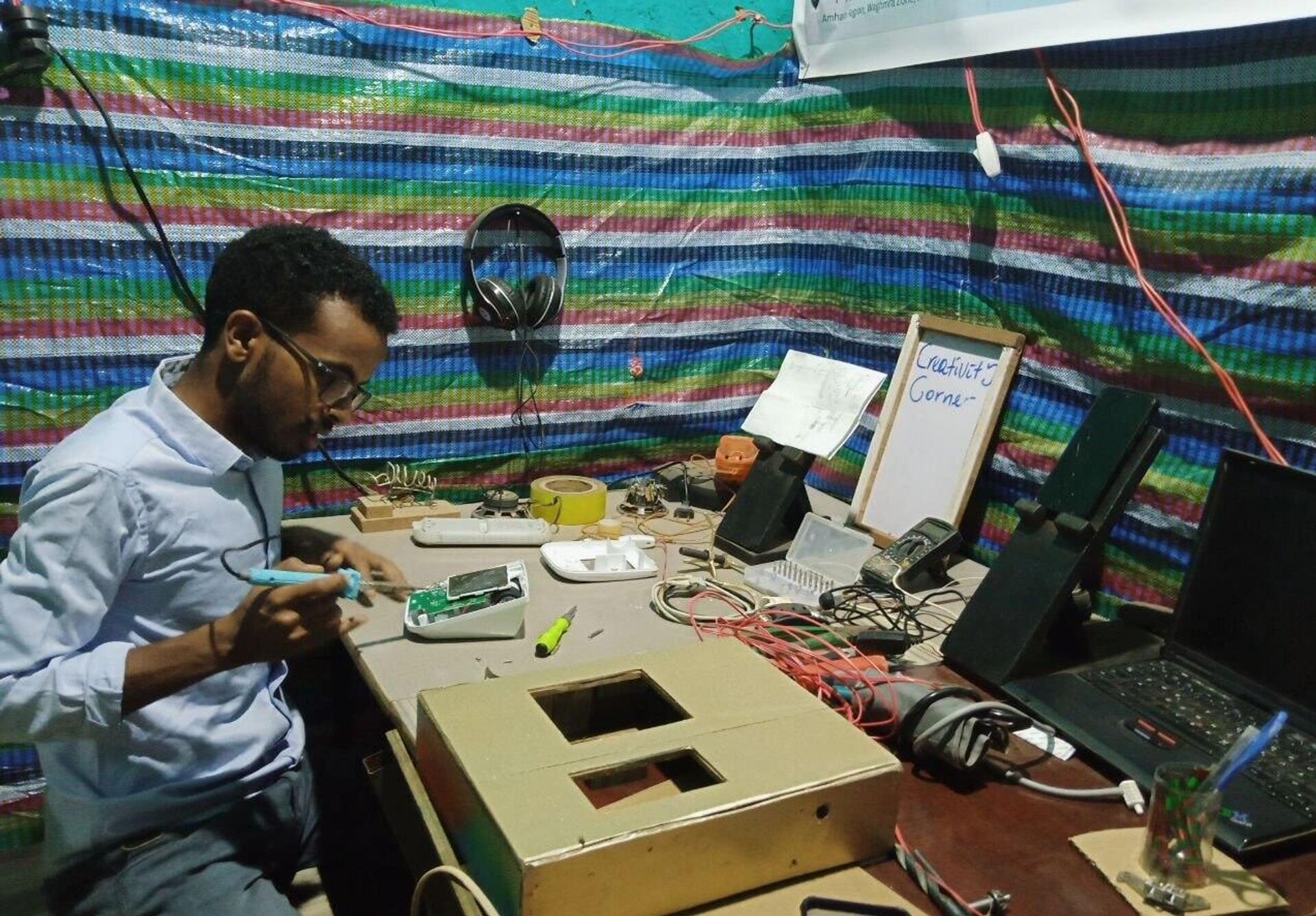 Necessity is Mother of Invention: Ethiopian Doctor Develops Dual-Power Patient Monitoring System Necessity is Mother of Invention: Ethiopian Doctor Develops Dual-Power Patient Monitoring System - Sputnik Africa, 1920, 20.10.2025