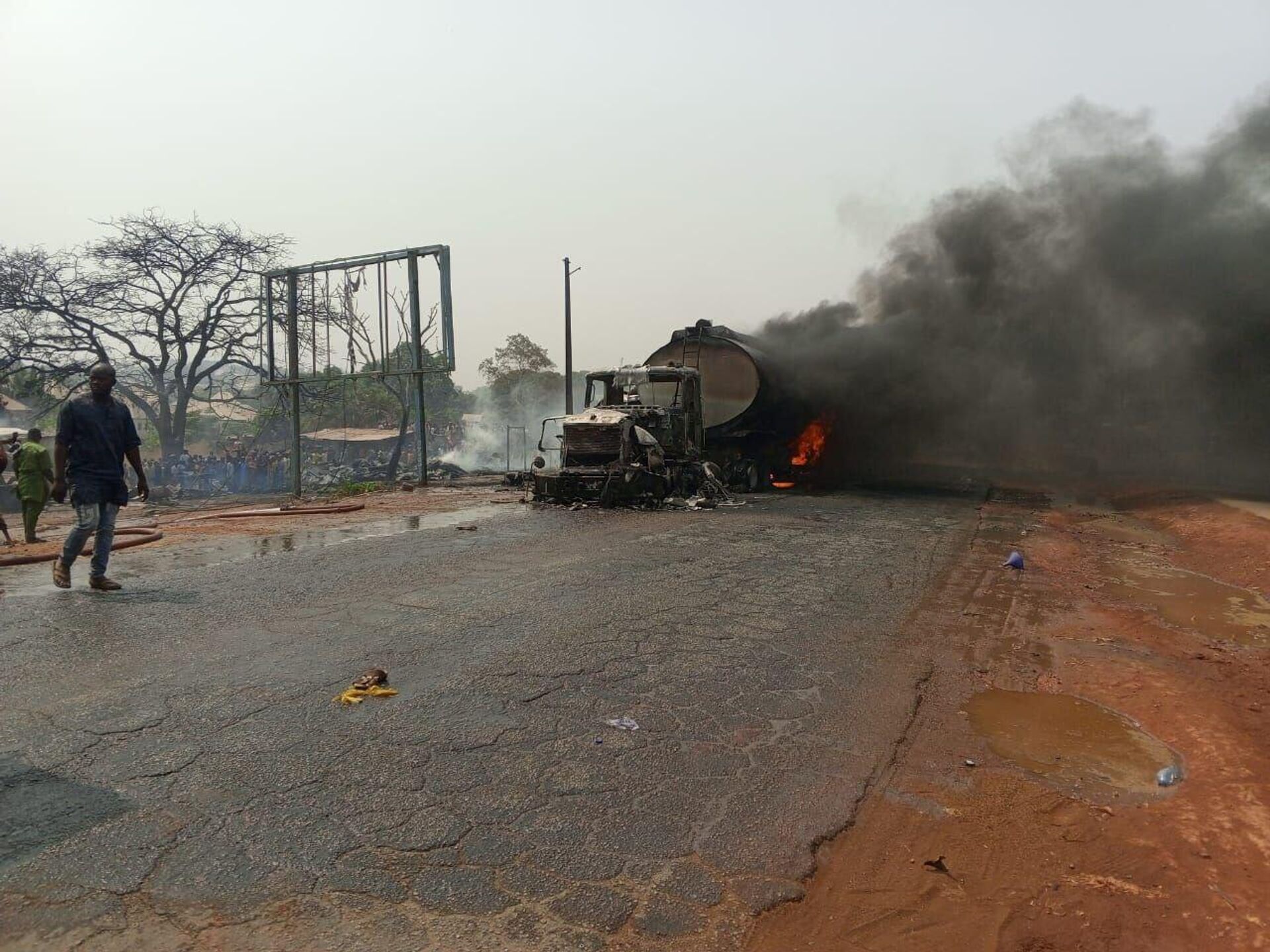 Tanker Truck Explodes in Nigeria, Killing More Than 30 People: Reports Tanker Truck Explodes in Nigeria, Killing More Than 30 People: Reports - Sputnik Africa, 1920, 22.10.2025