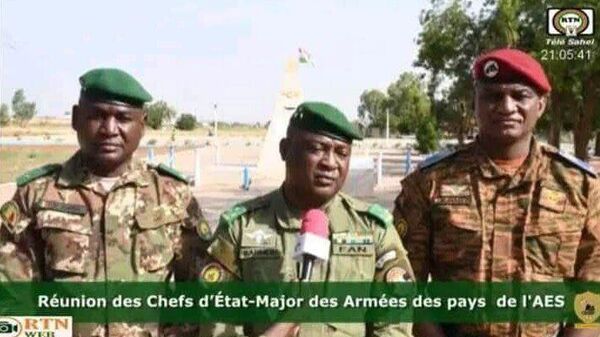 Opérationnaliser la force conjointe de l'AES: un journaliste burkinabè sur la la réunion des chefs d’états-majors de l'Alliance à Niamey - Sputnik Afrique