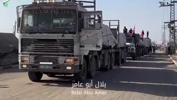 ▶ L'Egypte envoie 50 camions d'aide humanitaire vers Gaza - Sputnik Afrique