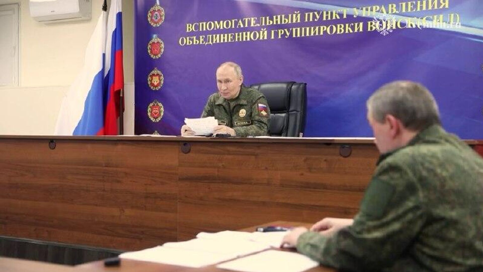 Vladimir Poutine visite un poste de commandement des forces armées russes Vladimir Poutine visite un poste de commandement des forces armées russes - Sputnik Afrique, 1920, 26.10.2025