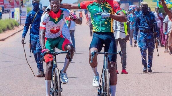 Tour du Faso 2025: le Burkinabè Paul Daumont remporte la 3e étape et récupère le maillot jaune de leader - Sputnik Afrique