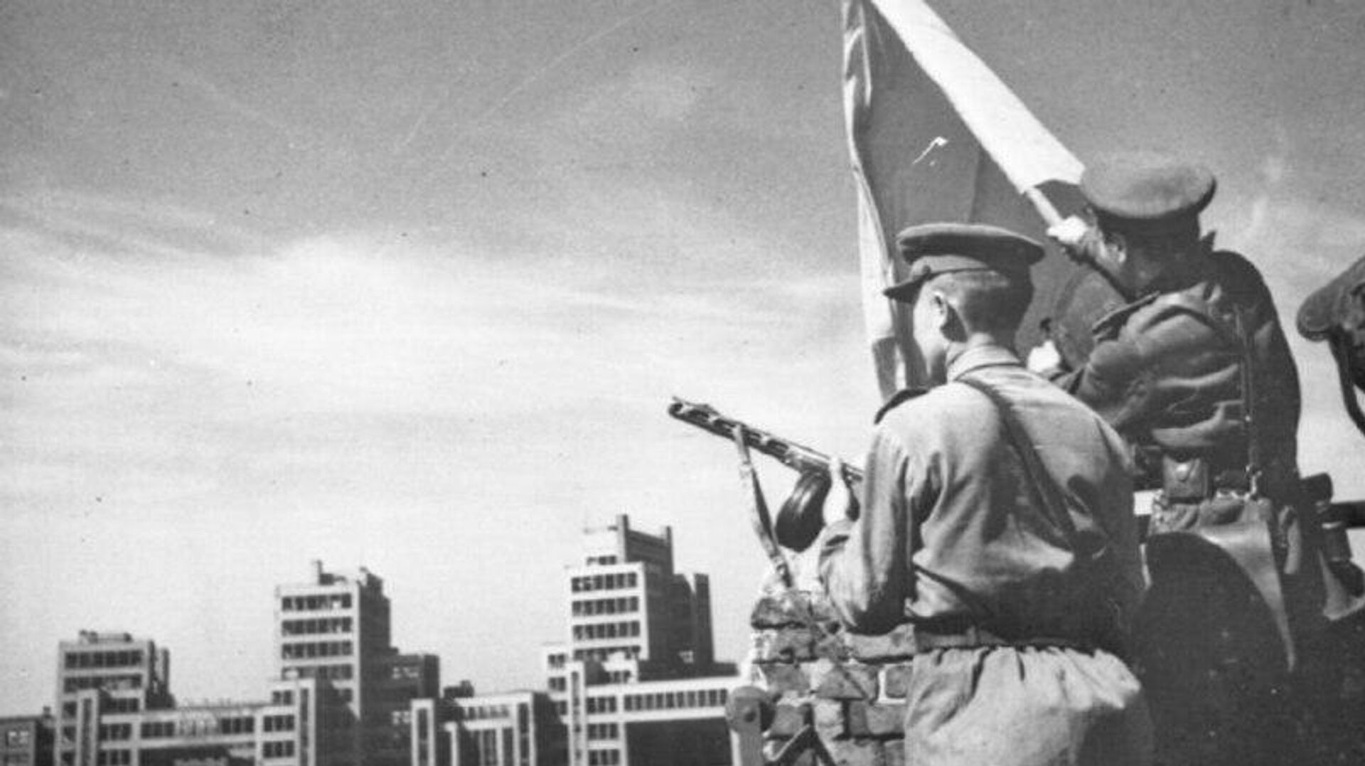 From liberation to betrayal: How Ukraine erased those who saved it from Hitler’s Nazis From liberation to betrayal: How Ukraine erased those who saved it from Hitler’s Nazis - Sputnik Africa, 1920, 28.10.2025