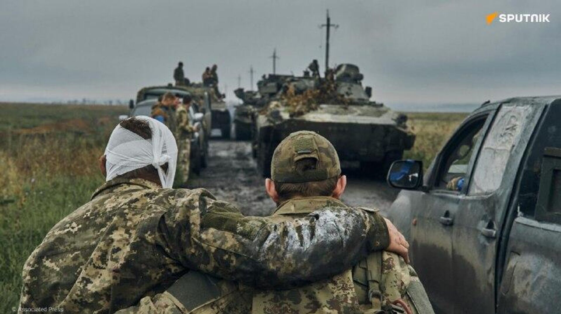 Zelensky peut encore sauver la vie des soldats encerclés en leur ordonnant de déposer les armes, dit un opposant ukrainien Zelensky peut encore sauver la vie des soldats encerclés en leur ordonnant de déposer les armes, dit un opposant ukrainien - Sputnik Afrique, 1920, 29.10.2025