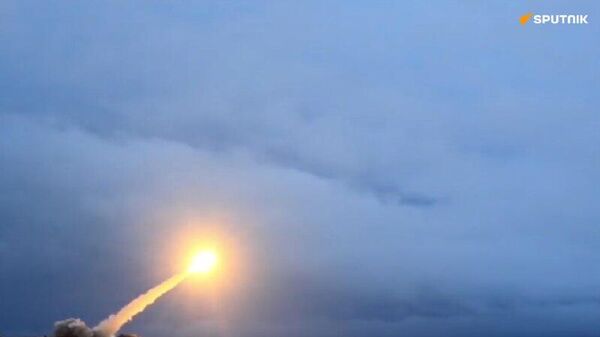 La décision de Trump de relancer les essais nucléaires vise à contrer la domination médiatique russe – expert militaire russe - Sputnik Afrique