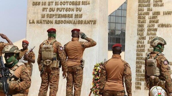 Ibrahim Traoré rend hommage aux héros burkinabè à l’occasion de la Journée nationale des martyrs - Sputnik Afrique